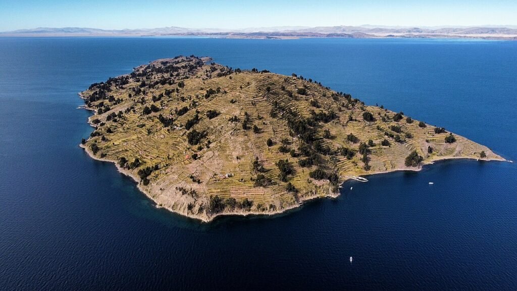 Ilha de Taquile e águas do Lago Titicaca