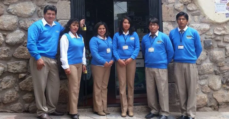 Equipe da South Adventure Peru Tours em registro da operação.